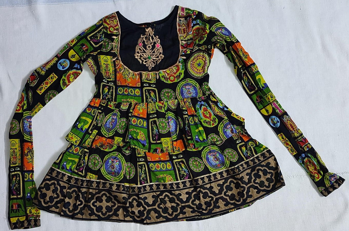 Short double layer peplum with long sleeves