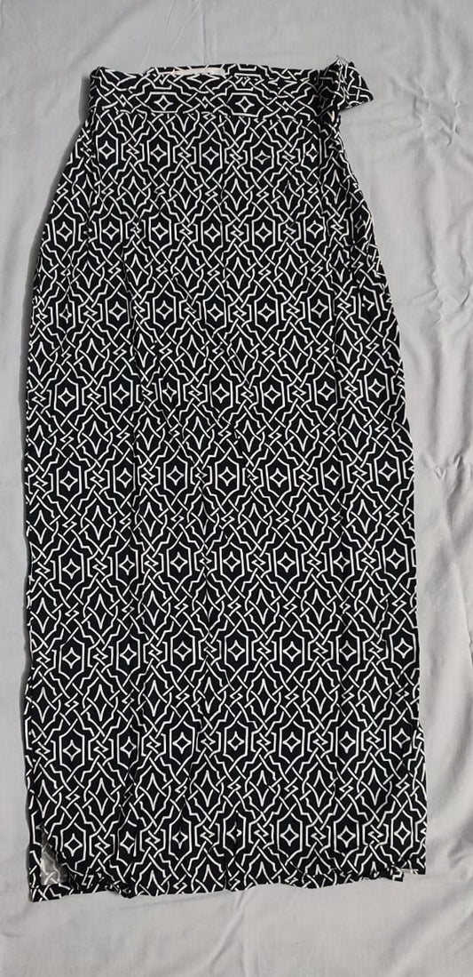 Zoya Hussain Mnonochrome Pattern Skirt